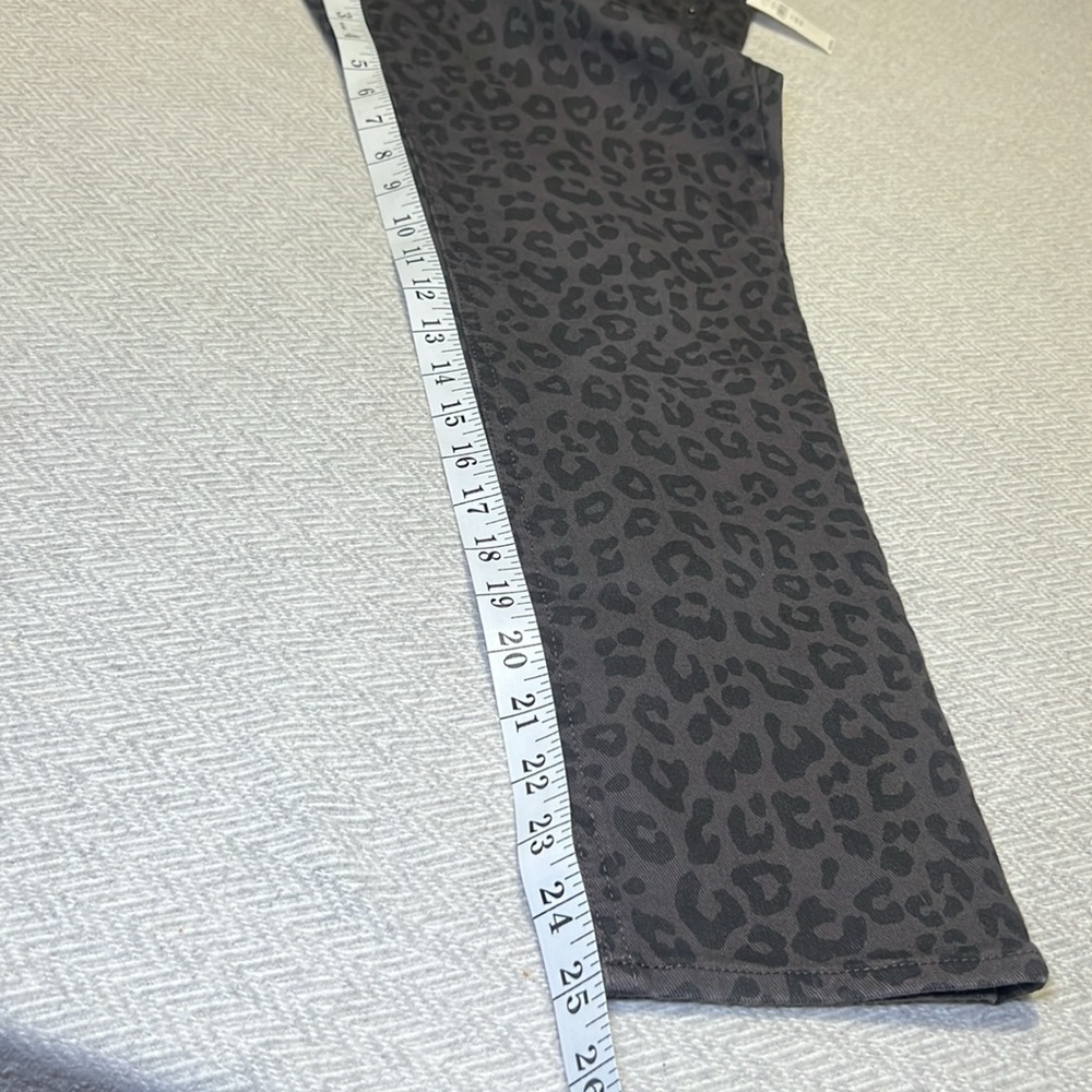 GAP Maternity Vintage Slim Jeans. Leopard Print - Black and Gray. Size 27 - Picture 9 of 12